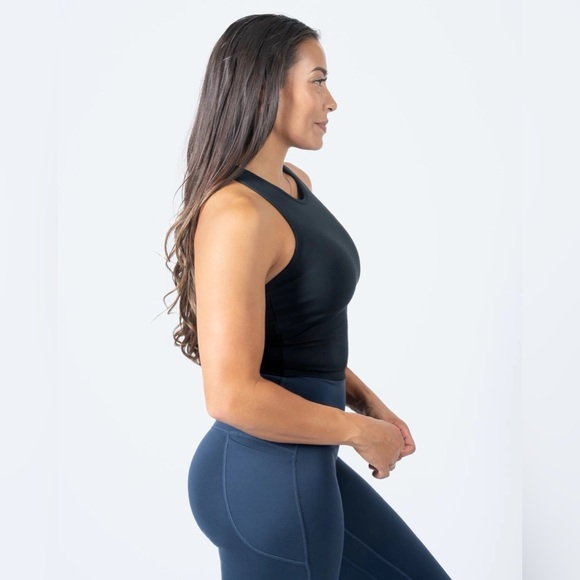 ❗️5X$30❗️ SENITA Vinyasa Crop Top - Black Size Small - Picture 2 of 9